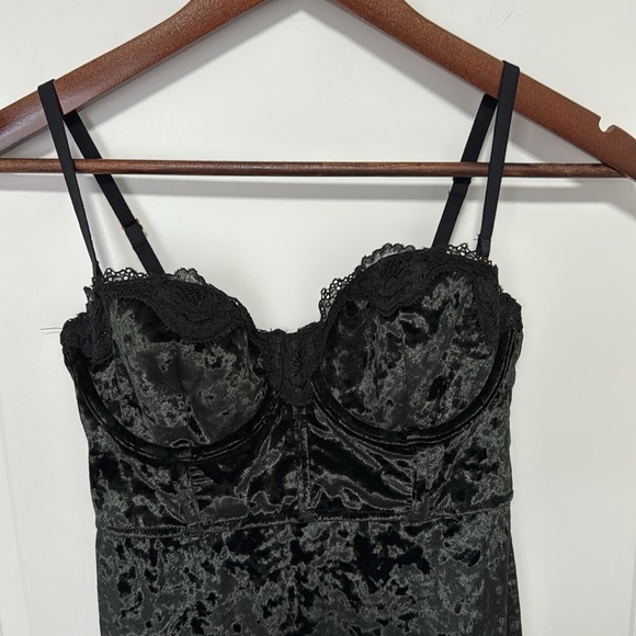 VICTORIA'S SECRET Women’s Crushed Black Velvet
Bodycon Midi Dress Lace Slit 34C - Picture 4 of 7